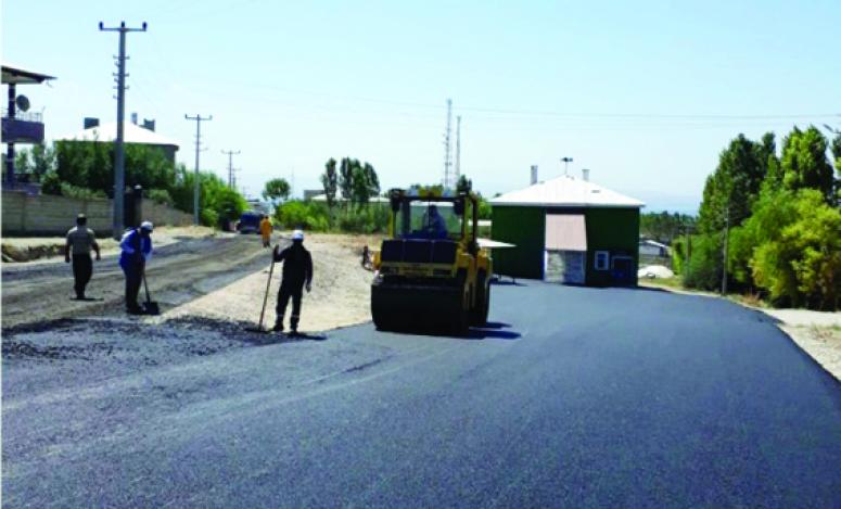 Tuşba'daki mahalleler sıcak asfaltla buluştu