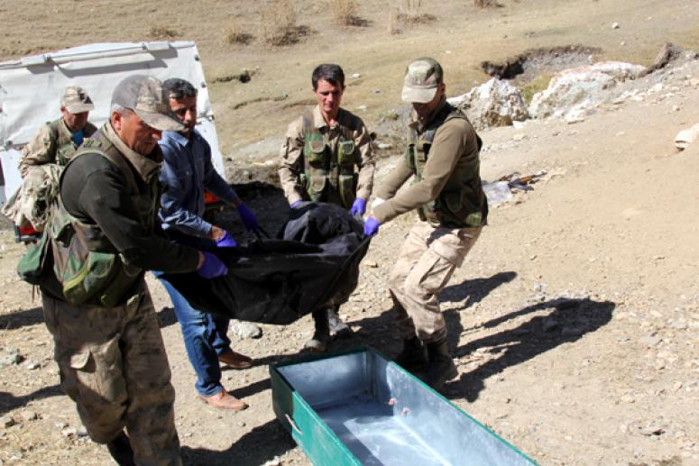 Başkale'deki sınırda bir erkek cesedi bulundu