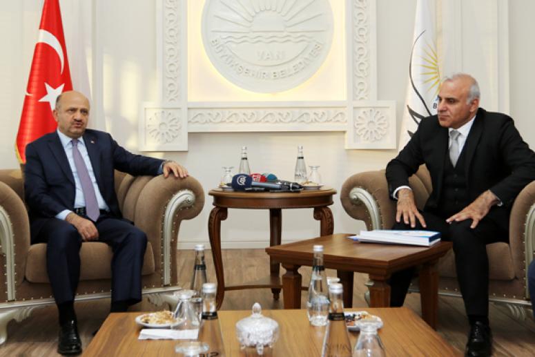 Başbakan Yardımcısı Işık  Büyükşehir'i ziyaret etti