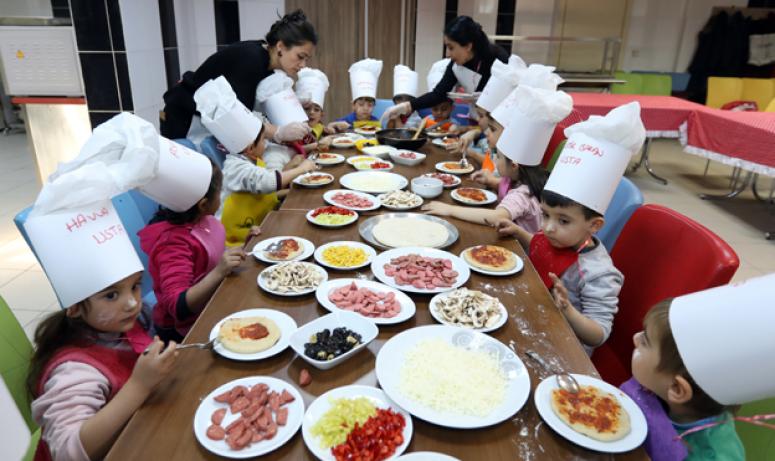 Minik çocuklar Büyükşehir'in mutfağında aşçı oldu