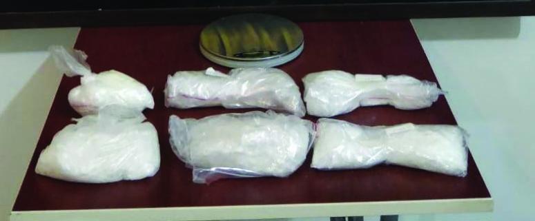 Başkale'de bir evde davlumbaza gizlenmiş uyuşturucu ele geçirildi