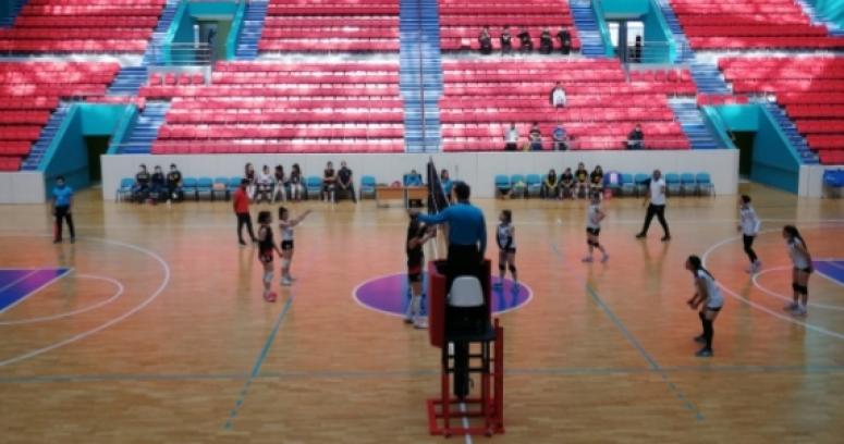 Büyükşehir kadın voleybol takımı sezona galibiyetle başladı 