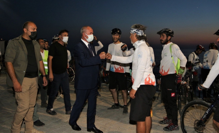Başkan Akman’dan bisiklet tutkunlarına ziyaret