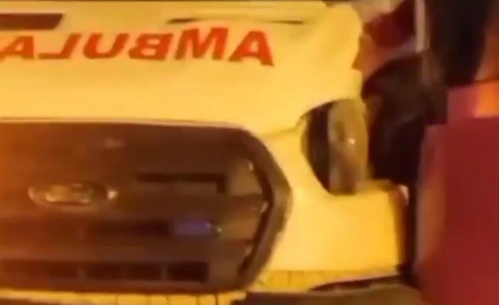 Van'da ambulans belediye otobüsü ile çarpıştı