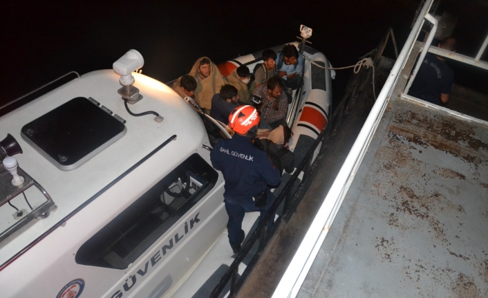 Van Gölü’nde şişme botta 60 göçmen yakalandı
