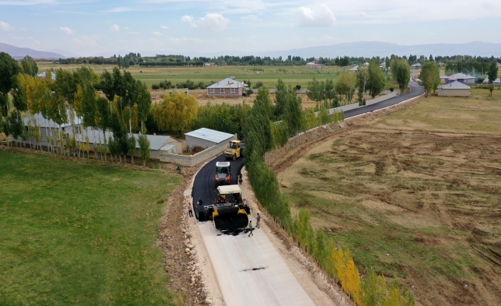 Erciş’te 25,5 kilometre yol ve asfalt çalışması yapılıyor