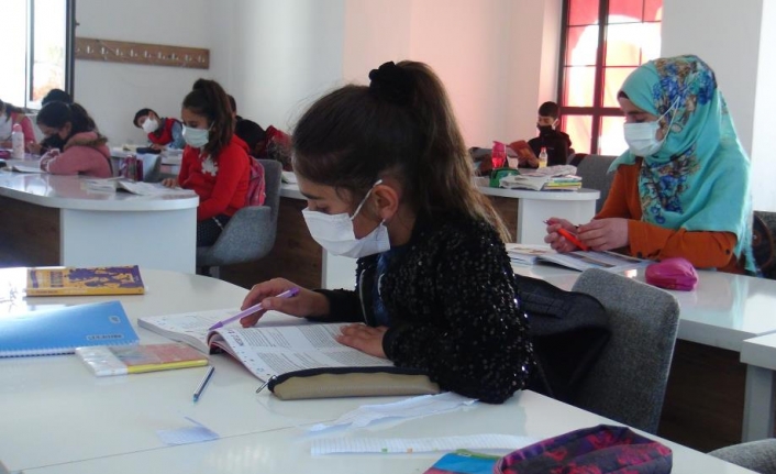 Bostaniçi Eğitim Köşkü’nde geleceğe hazırlanıyorlar