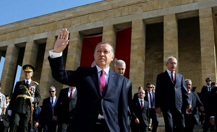 Cumhurbaşkanı Erdoğan, Anıtkabir Özel Defteri’ni imzaladı