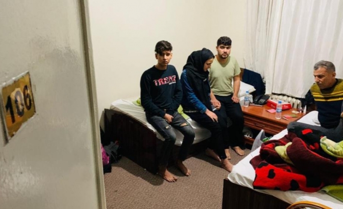 Van’da bir otelde 15 düzensiz göçmen yakalandı