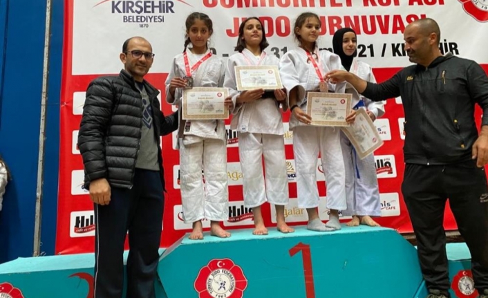 Vanlı judocular Uluslararası Cumhuriyet Judo Turnuvasında 9 madalya kazandı