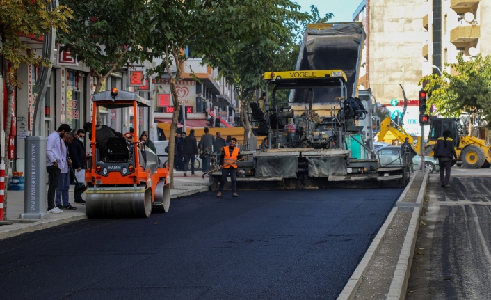 Zübeyde Hanım Caddesi’nde asfaltlama çalışmaları başladı