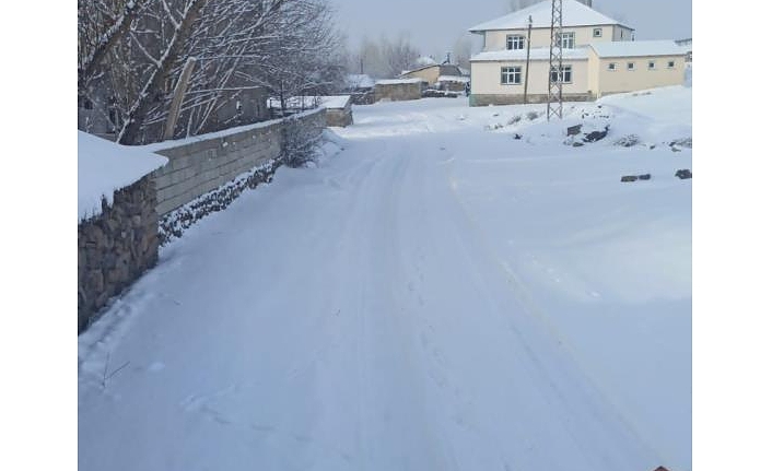 Muradiye Belediyesi'nden karla mücadele çalışması