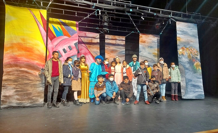 Büyükşehir'in çocuk tiyatrosu renkli görüntülere sahne oldu