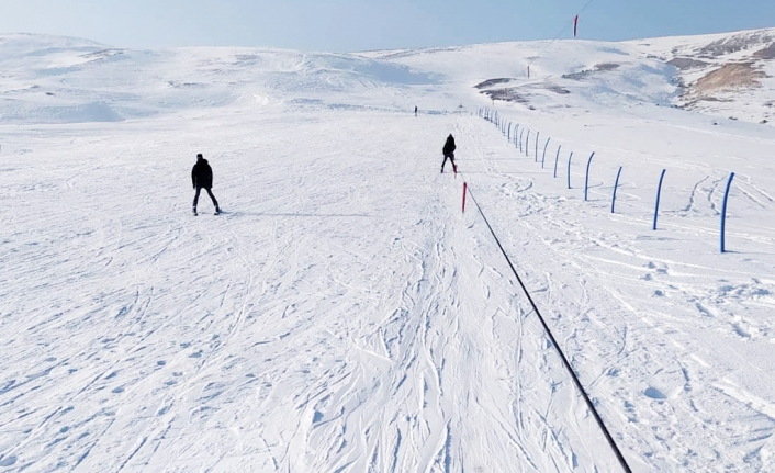Çaldıran'da kayak sezonu açıldı