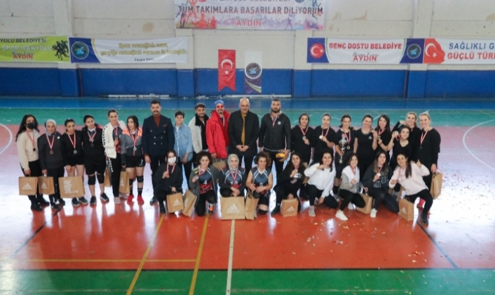 İpekyolu'nda Kadınlar Voleybol Turnuvası sona erdi