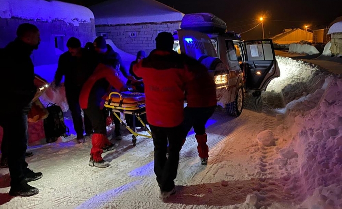 Van'da sağlık çalışanlarının zorlu kış nöbeti devam ediyor