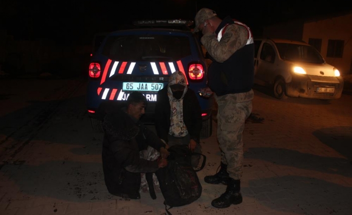Muradiye’de 5 düzensiz göçmen yakalandı