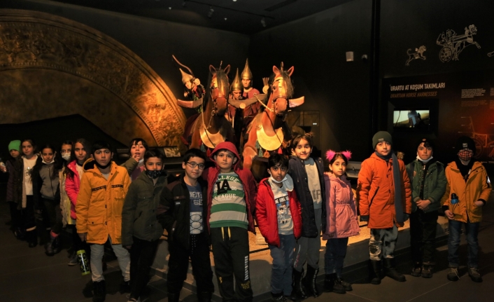 Tuşba Belediyesi çocukları müze ile buluşturdu