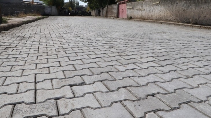 Erciş Belediyesi, beton parke taşı ile yol kaplaması yapacak