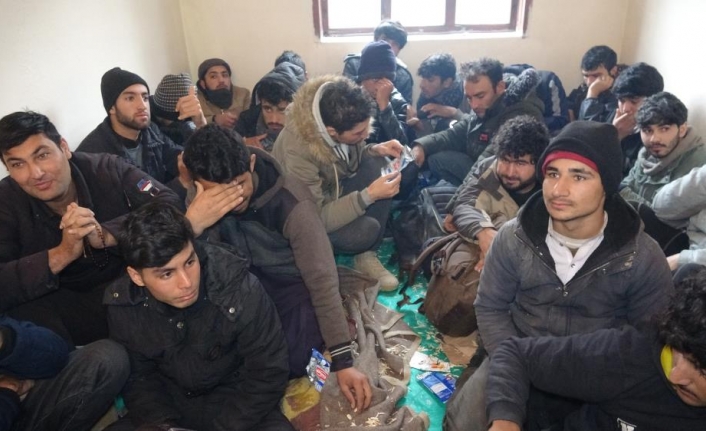 Van’da bir evde 30 kaçak göçmen yakalandı