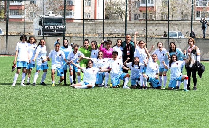 Büyükşehir Kadın Futbol Takımı yoluna kayıpsız devam ediyor