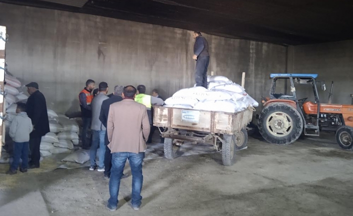 Özalp'ta çiftçilere 100 ton arpa dağıtımı