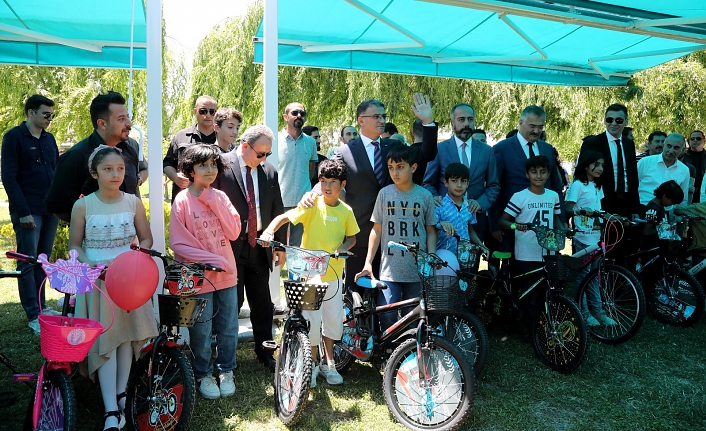 Büyükşehir bin çocuğu bisikletle sevindirdi