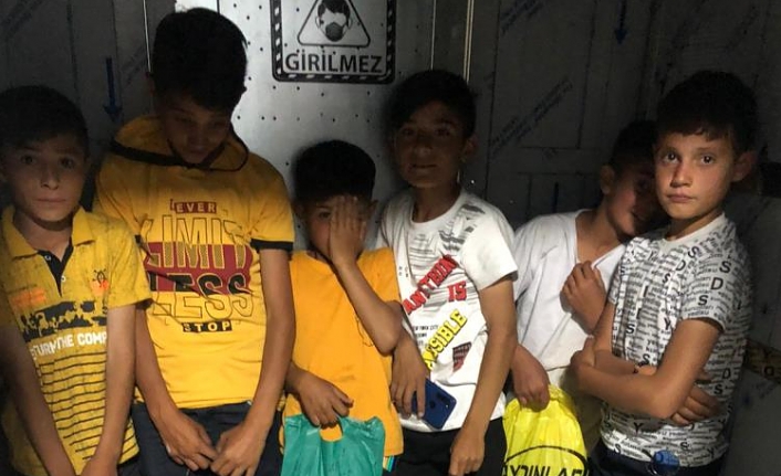 Asansörde mahsur kalan çocuklar kurtarıldı