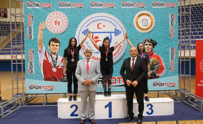Türkiye Gençler ve 23 Yaş Altı Halter Şampiyonası devam ediyor