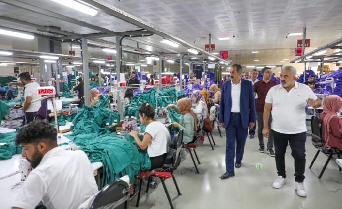 Başkan Tanış, fabrikada incelemelerde bulundu