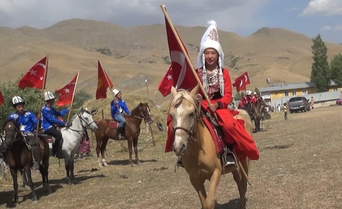 Kırgız Türkleri, Türkiye’ye gelişlerinin 40'ıncı yılını kutladı