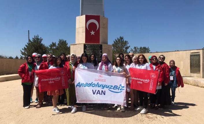Trabzon’dan gelen öğrenciler Van’ı gezdi