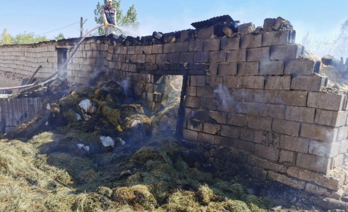 Edremit’te samanlık yangını