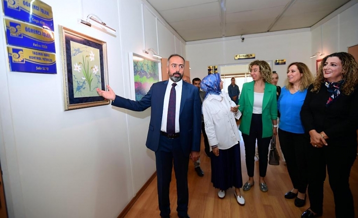 Firdevs Çalkanoğlu'nun eserleri Van YYÜ’de sergileniyor