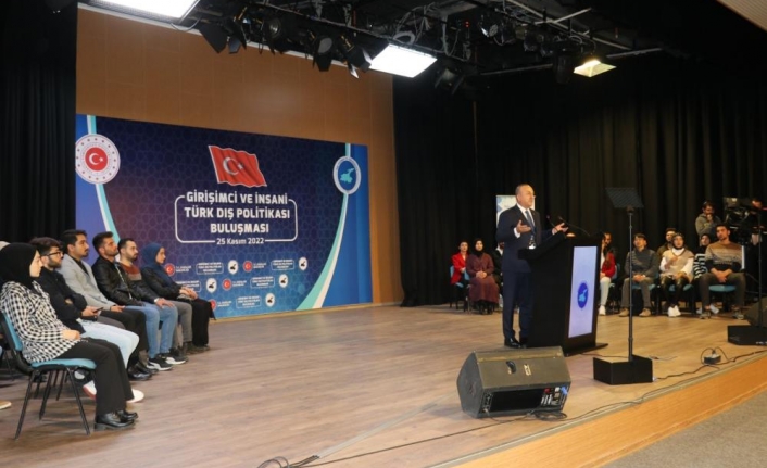 Çavuşoğlu: Ordumuzun mücadelesini diplomasi masasında destekliyoruz