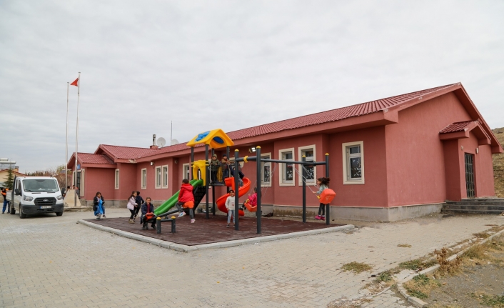 Köy okulları oyun parklarına kavuşuyor