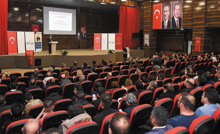 Prof. Dr. Cemaloğlu, Van'da konferans verdi