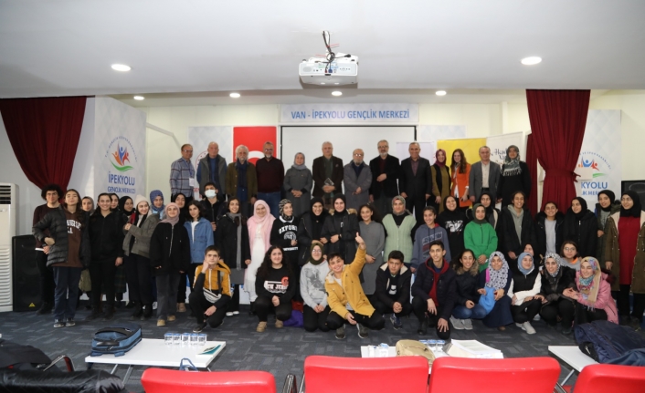 Yazar Aktivist Yıldız Ramazanoğlu gençlerle buluştu