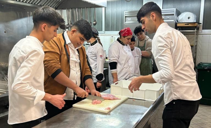 Çaldıranlı lise öğrencileri İtalya’da aşçılık alanında staj yaptı