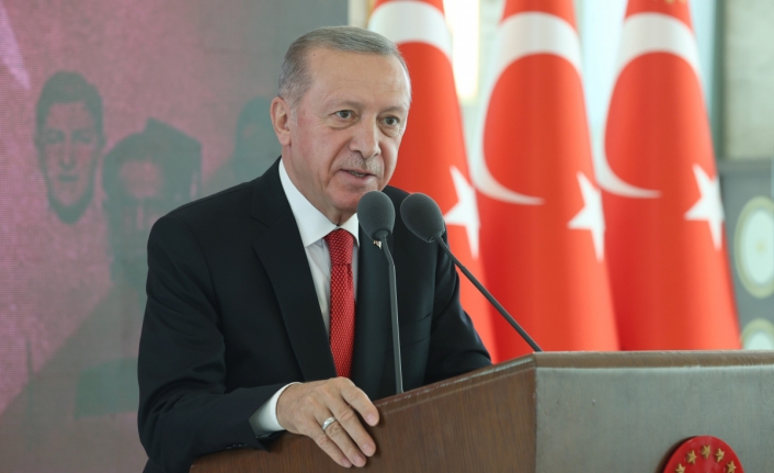 Cumhurbaşkanı Erdoğan, sel felaketinin yaşandığı Kumluca'da vatandaşlara hitap etti