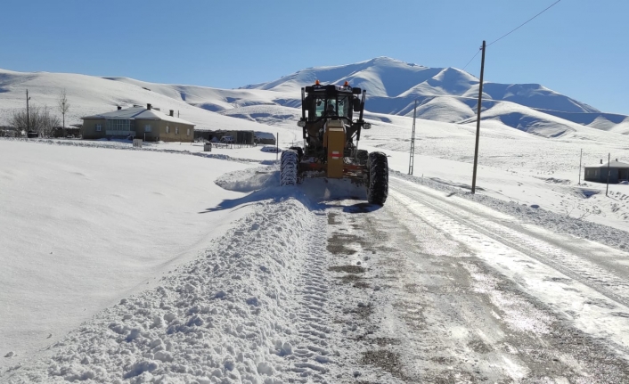 Gürpınar Belediyesi’nden karla mücadele çalışması