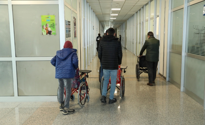 Van’da engelli vatandaşlara tekerlekli sandalye…