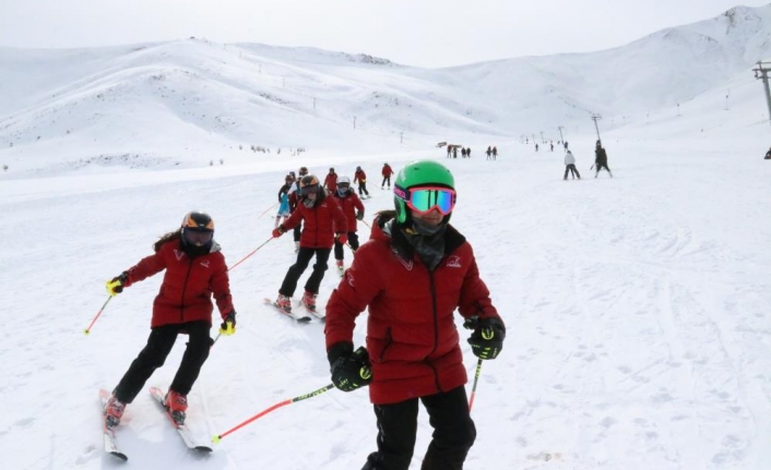 Van’da kayak sezonu 2 ay geç başladı