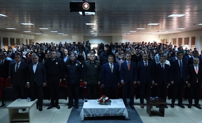 Erciş'te İstiklal Marşı'nın Kabulü ve Mehmet Akif Ersoy'u Anma Günü programı düzenlendi