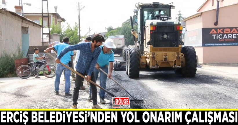 Erciş Belediyesi'nden yol onarım çalışması
