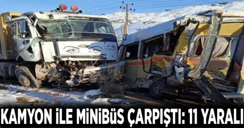 Van'da kamyon ile minibüs çarpıştı: 11 yaralı