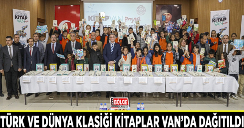 Türk ve dünya klasiği kitaplar Van’da dağıtıldı