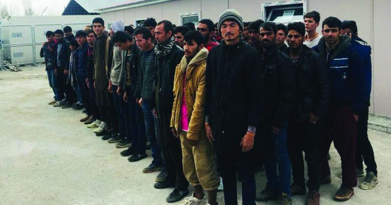 İpekyolu'nda 261 kaçak göçmen yakalandı 