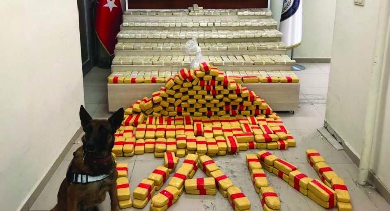 Tuşba'da kargo aktarma merkezinde 285 kilo eroin ele geçirildi 
