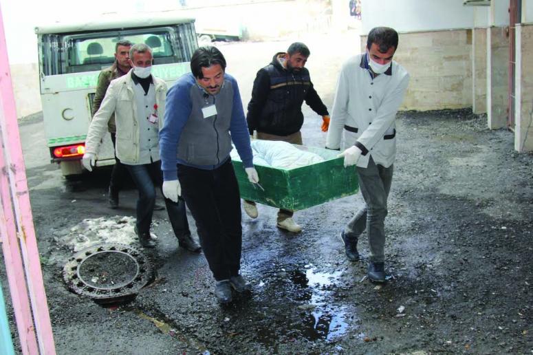 İran sınırında 2 erkek cesedi bulundu